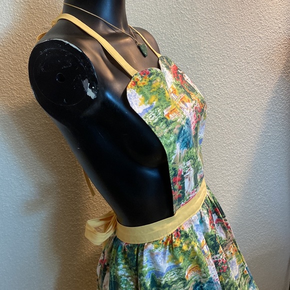 MRS Linafore Retro 50’s Garden Scene Apron - Picture 4 of 12